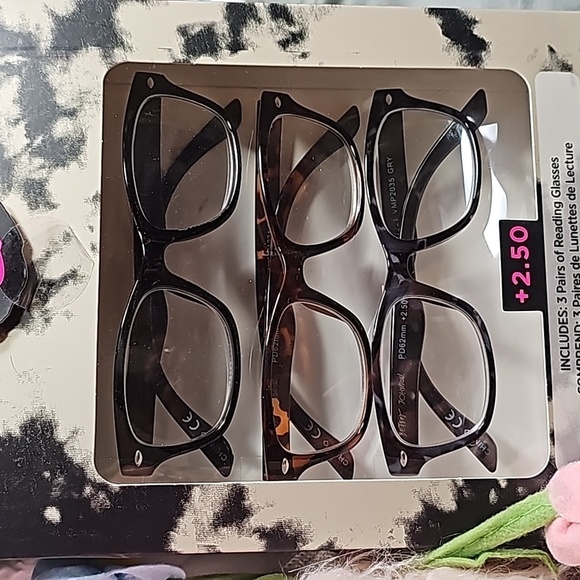 NWT BETSEY JOHNSON 2.50 READING GLASSES - Picture 3 of 5